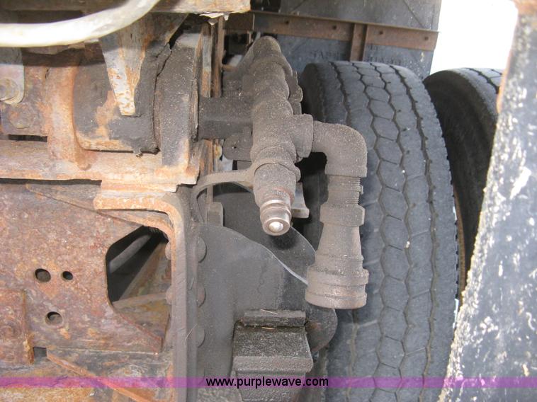 image for item E7939 2001 GMC C7500 dump truck