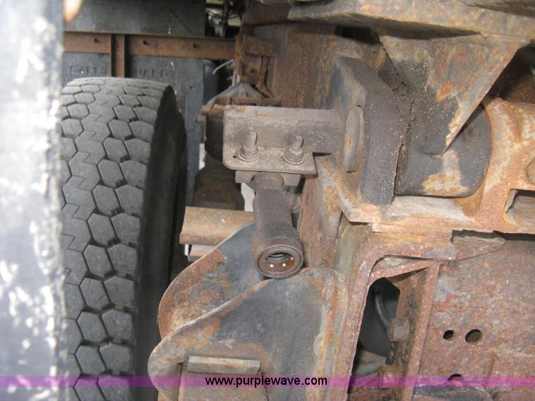 image for item E7939 2001 GMC C7500 dump truck