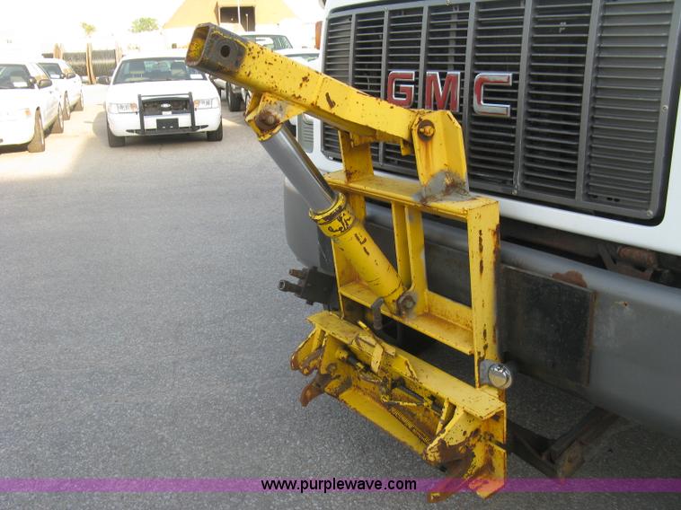 image for item E7939 2001 GMC C7500 dump truck