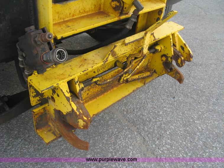 image for item E7939 2001 GMC C7500 dump truck