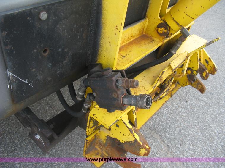 image for item E7939 2001 GMC C7500 dump truck