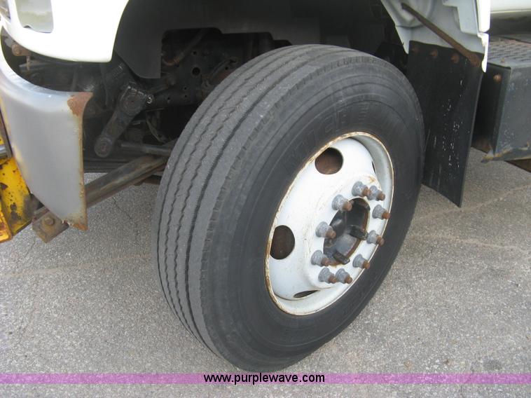 image for item E7939 2001 GMC C7500 dump truck