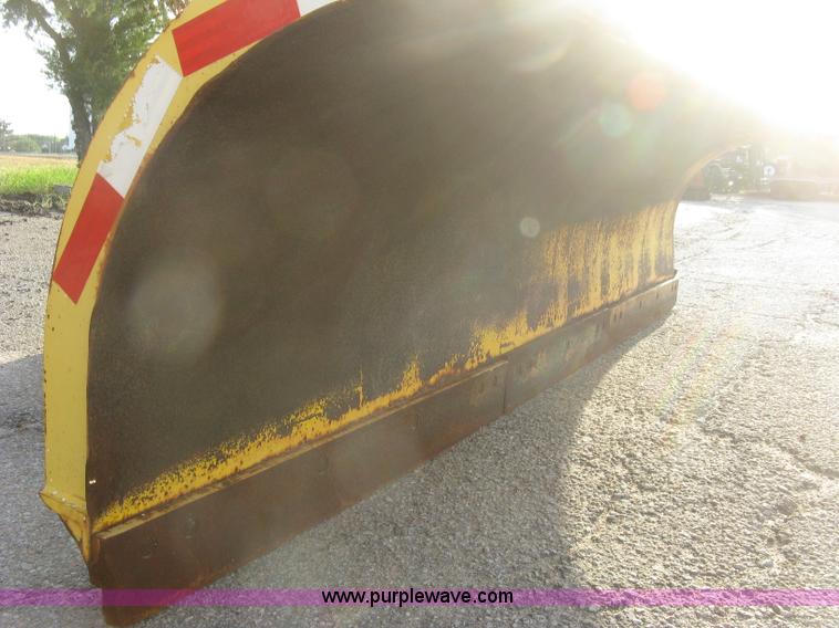 image for item E7939 2001 GMC C7500 dump truck