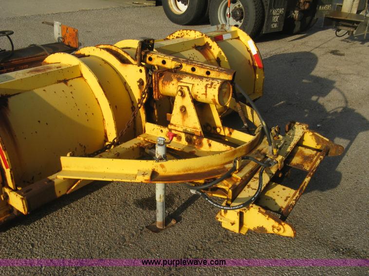 image for item E7939 2001 GMC C7500 dump truck