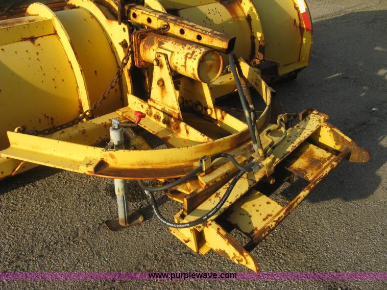 image for item E7939 2001 GMC C7500 dump truck