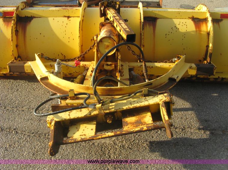 image for item E7939 2001 GMC C7500 dump truck