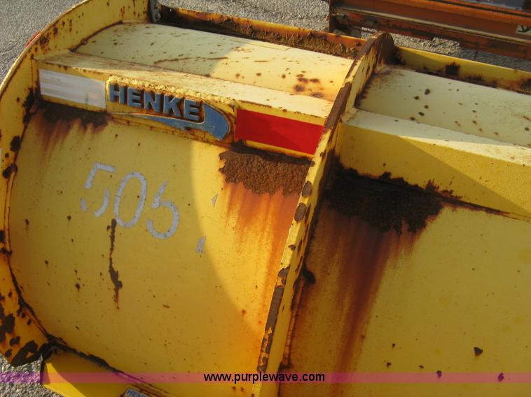 image for item E7939 2001 GMC C7500 dump truck