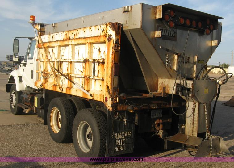 image for item E7940 2004 International 7400 dump truck