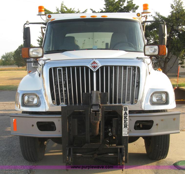 image for item E7940 2004 International 7400 dump truck