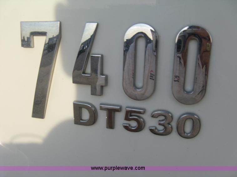 image for item E7940 2004 International 7400 dump truck