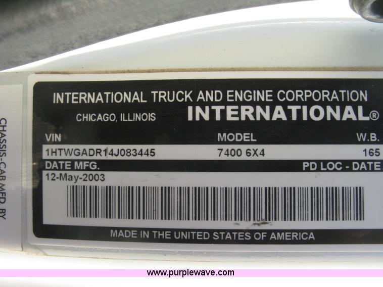 image for item E7940 2004 International 7400 dump truck