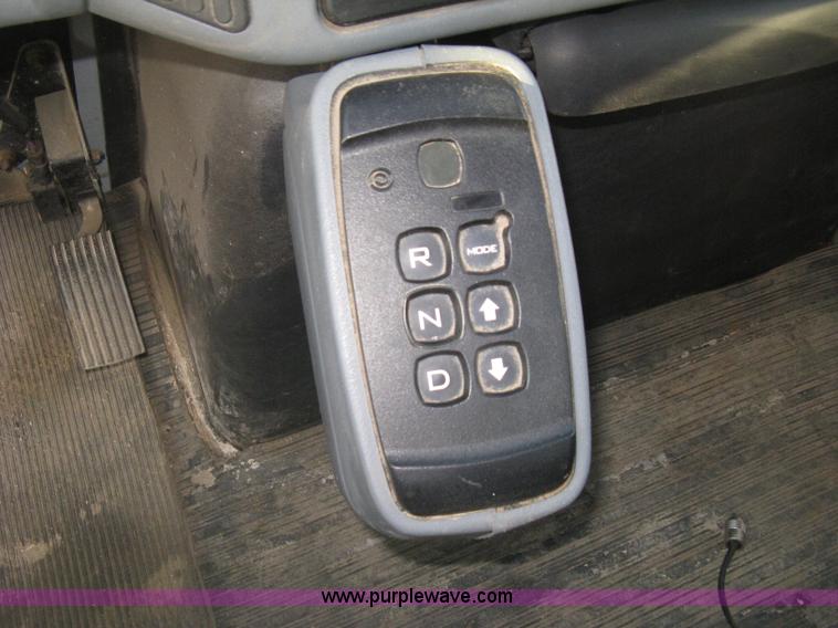 image for item E7940 2004 International 7400 dump truck