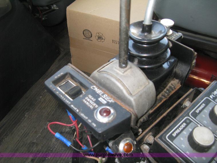 image for item E7940 2004 International 7400 dump truck