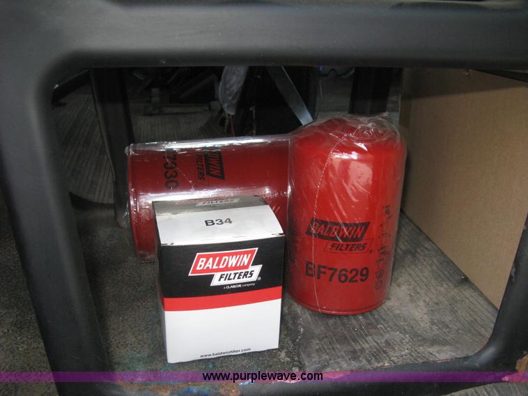 image for item E7940 2004 International 7400 dump truck