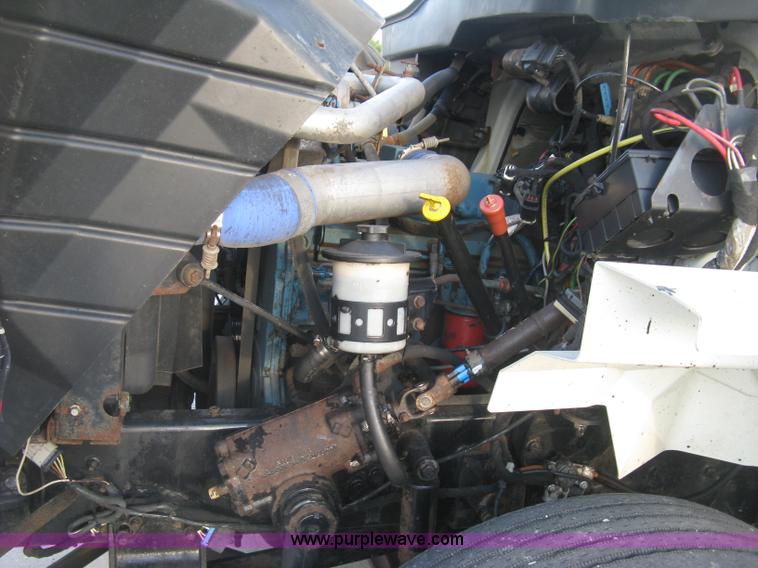 image for item E7940 2004 International 7400 dump truck