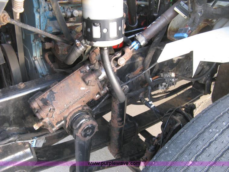 image for item E7940 2004 International 7400 dump truck