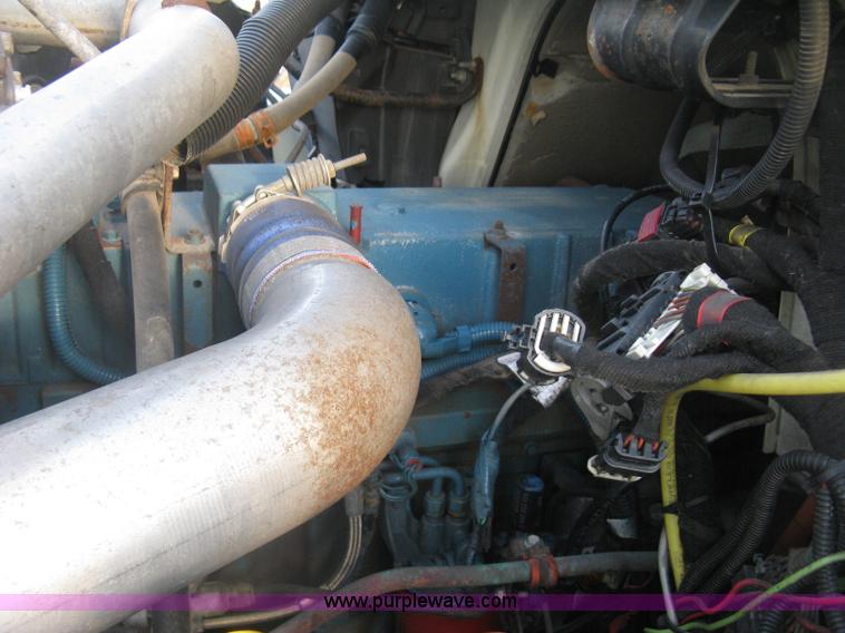 image for item E7940 2004 International 7400 dump truck