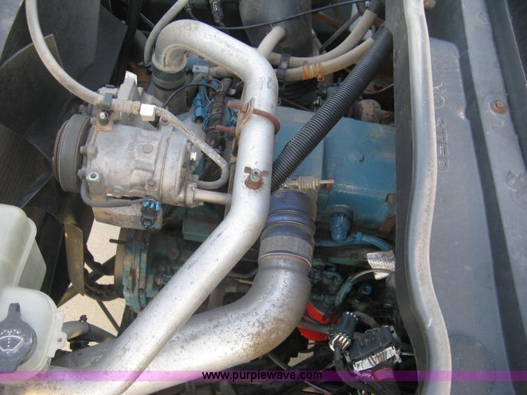 image for item E7940 2004 International 7400 dump truck