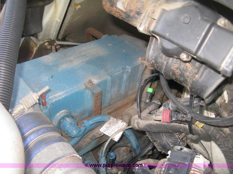 image for item E7940 2004 International 7400 dump truck