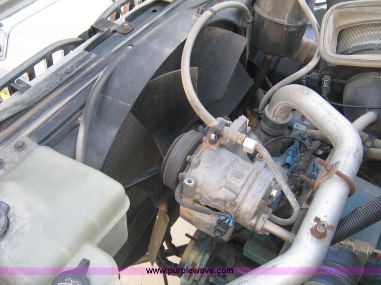 image for item E7940 2004 International 7400 dump truck