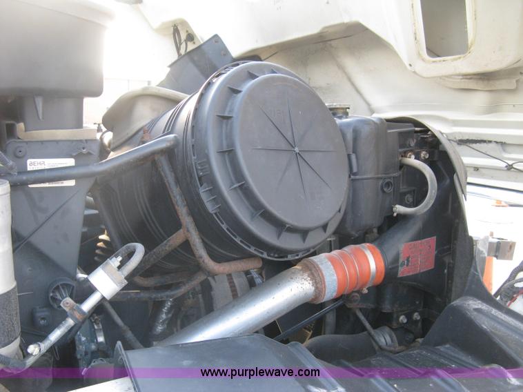 image for item E7940 2004 International 7400 dump truck