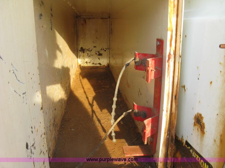 image for item E7940 2004 International 7400 dump truck