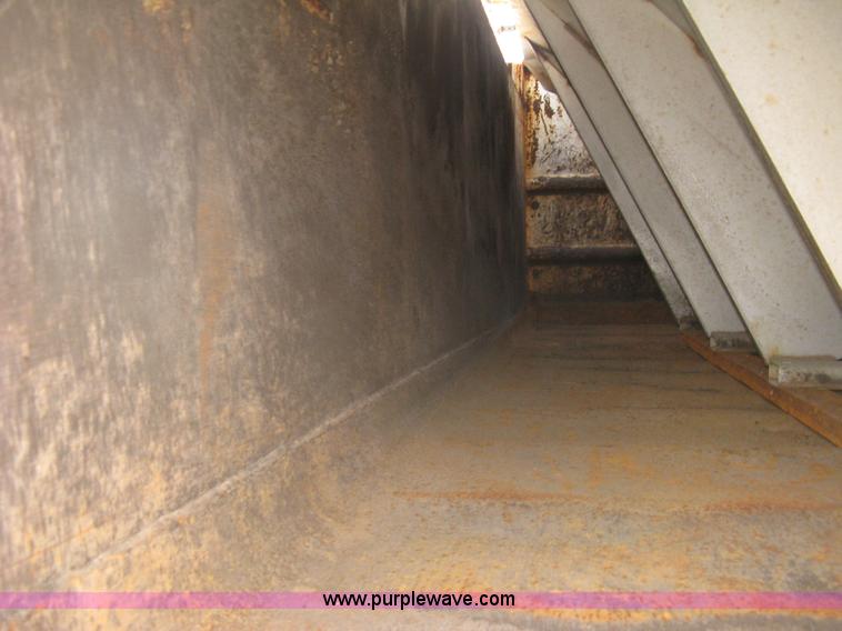 image for item E7940 2004 International 7400 dump truck