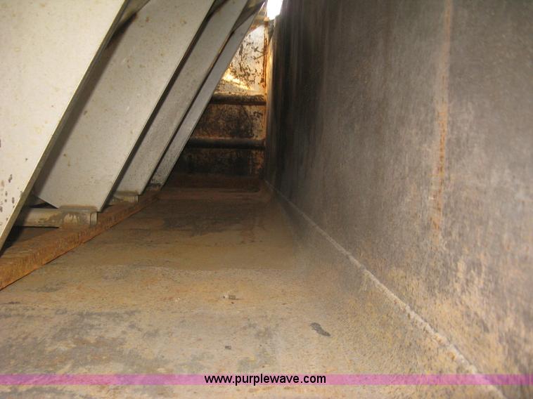 image for item E7940 2004 International 7400 dump truck