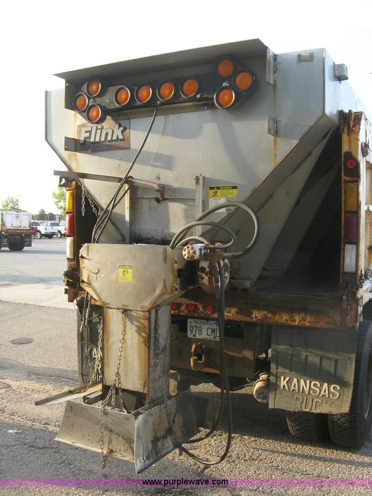 image for item E7940 2004 International 7400 dump truck