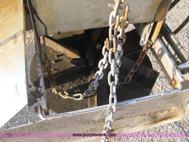 image for item E7940 2004 International 7400 dump truck