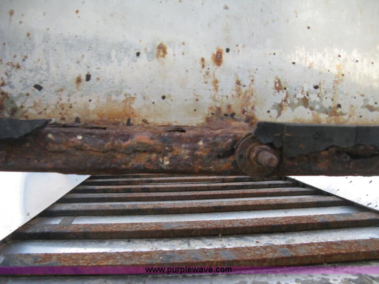 image for item E7940 2004 International 7400 dump truck