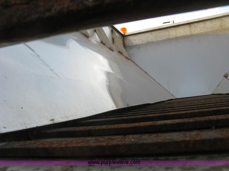 image for item E7940 2004 International 7400 dump truck