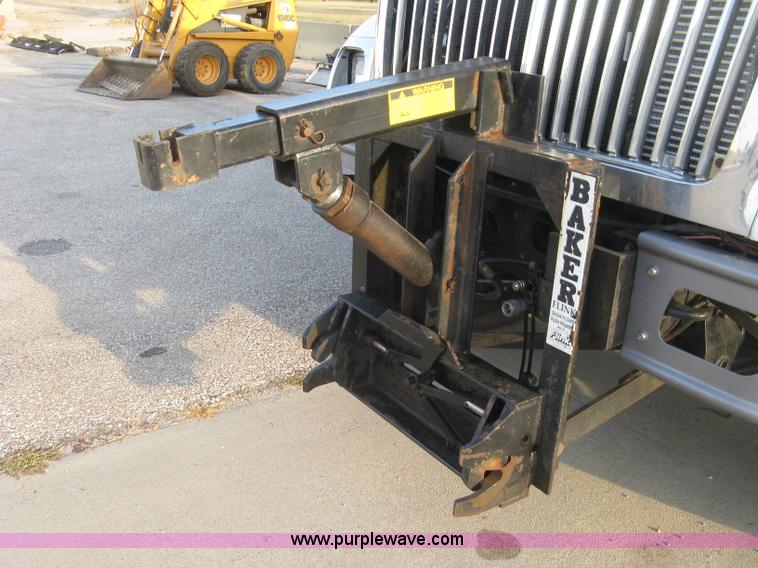 image for item E7940 2004 International 7400 dump truck