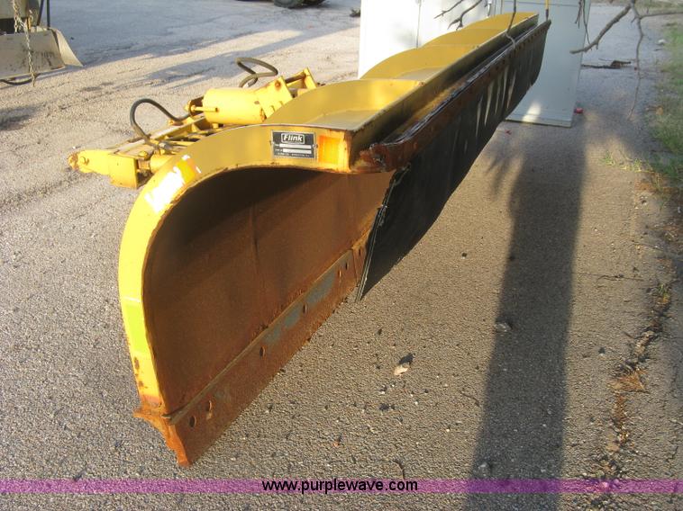 image for item E7940 2004 International 7400 dump truck