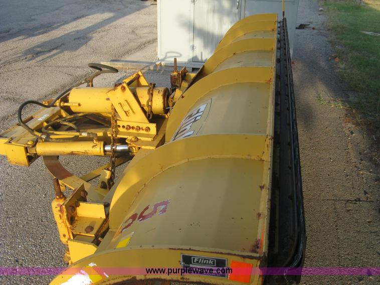 image for item E7940 2004 International 7400 dump truck