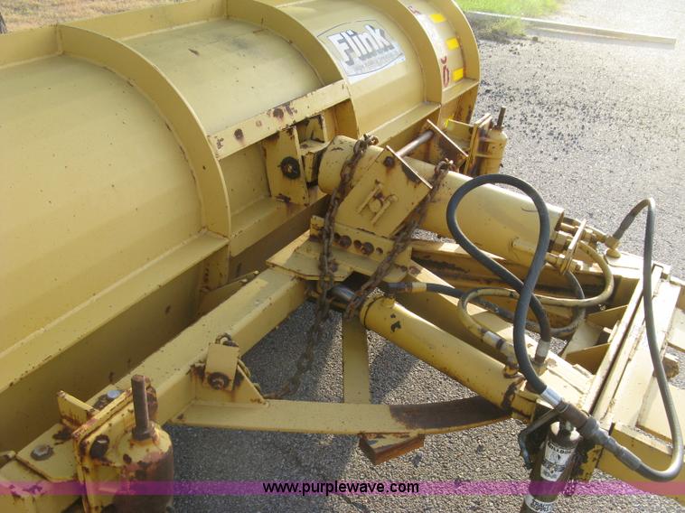 image for item E7940 2004 International 7400 dump truck