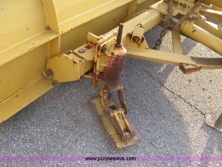 image for item E7940 2004 International 7400 dump truck