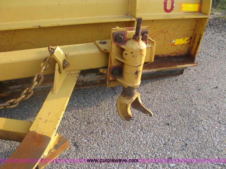 image for item E7940 2004 International 7400 dump truck