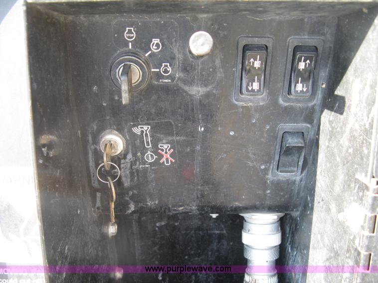 image for item E7942 2005 Ditch Witch JT2020 Mach 1 directional drill