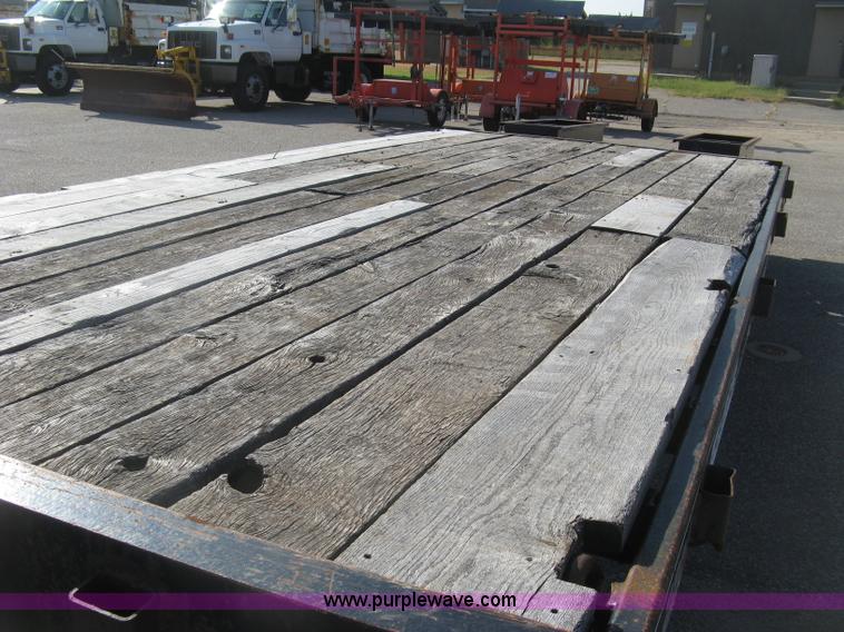 image for item E7943 2000 Felling FT32 equipment trailer