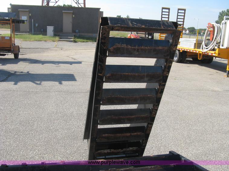 image for item E7943 2000 Felling FT32 equipment trailer