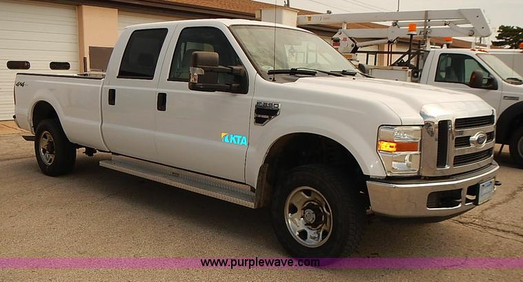 image for item I5485 2008 Ford F250 Super Duty XLT Crew Cab pickup truck