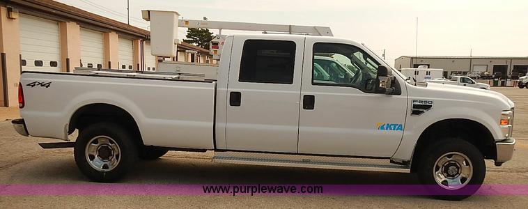 image for item I5485 2008 Ford F250 Super Duty XLT Crew Cab pickup truck