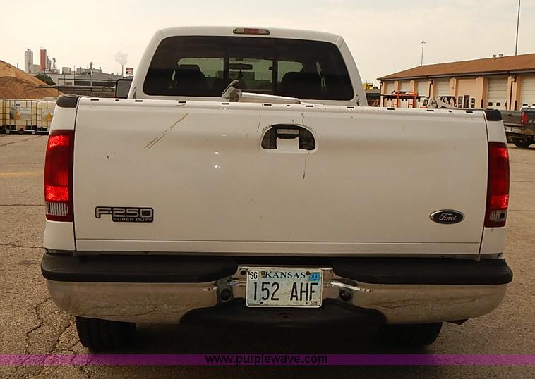 image for item I5485 2008 Ford F250 Super Duty XLT Crew Cab pickup truck