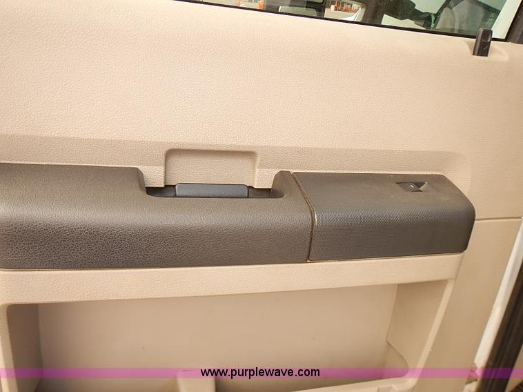 image for item I5485 2008 Ford F250 Super Duty XLT Crew Cab pickup truck