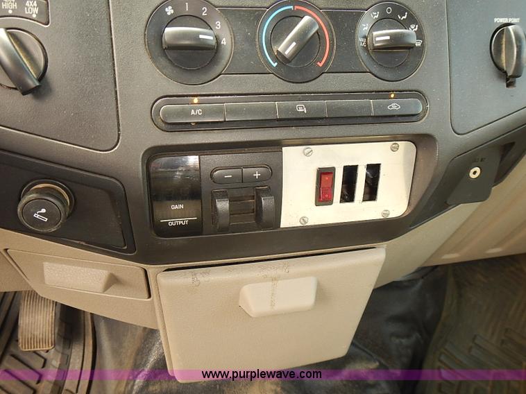 image for item I5485 2008 Ford F250 Super Duty XLT Crew Cab pickup truck