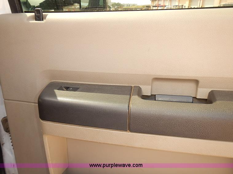 image for item I5485 2008 Ford F250 Super Duty XLT Crew Cab pickup truck