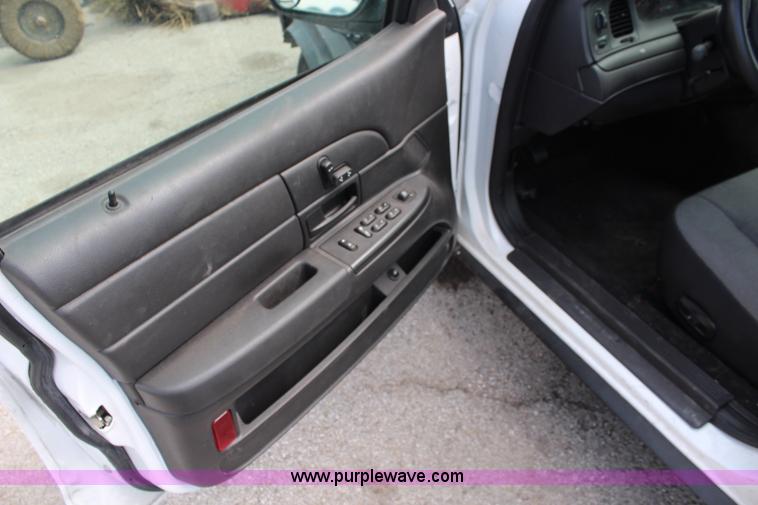 image for item I5767 2008 Ford Crown Victoria Police Interceptor