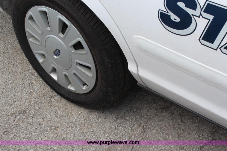 image for item I5767 2008 Ford Crown Victoria Police Interceptor
