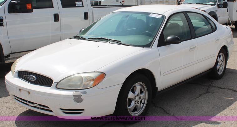 image for item I5774 2004 Ford Taurus SES
